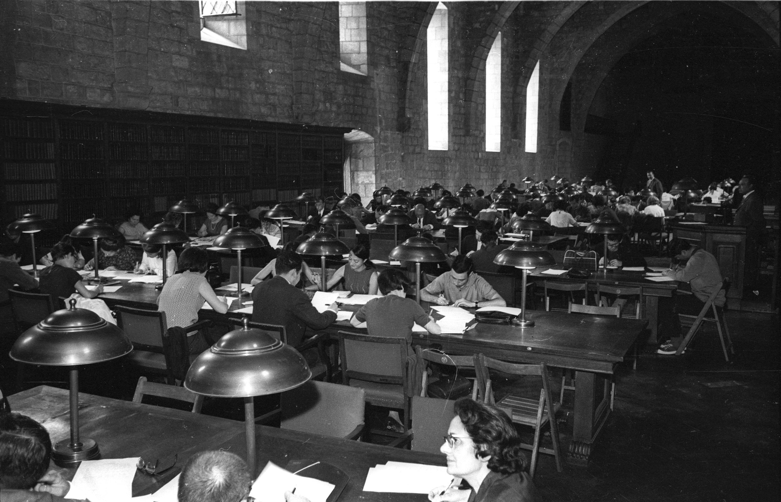 Fotografies / Centenari / Coneix-nos / Inici - Biblioteca De Catalunya