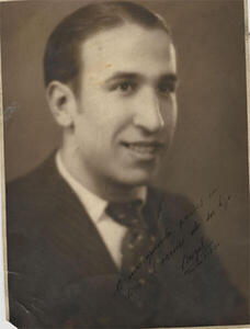 Fotografia d'Ángel Zúñiga als anys 30, dedicada als seus pares