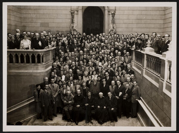 Retrat dels assistents al Congrés a les escales del rectorat de la Universitat de Barcelona.