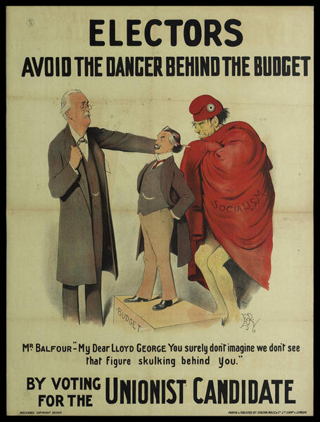 La frase "Electors avoid the danger benhind the budget" presideix el cartell. A sota, el dibuix de dos polítics anglesos amenaçats per una tercera figura al darrera amb la paraula "Socialism" a la roba.