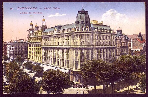 Postal acolorida de l'antic Hotel Colón, a la cantonada del Passeig de Gràcia amb la Ronda de Sant Pere