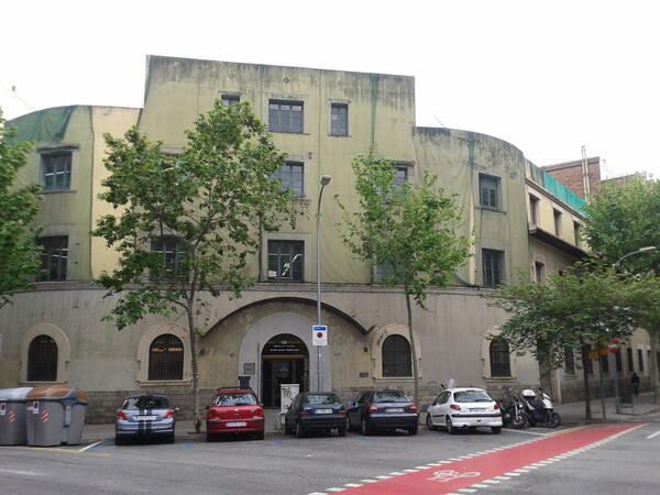 L’edifici de la BC del carrer de Villarroel (fot. Noemí Caballer)