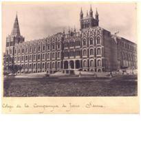 Aspecte de l’edifici l’any 1895 quan es va inaugurar amb l’acabament de l’ala esquerra i central